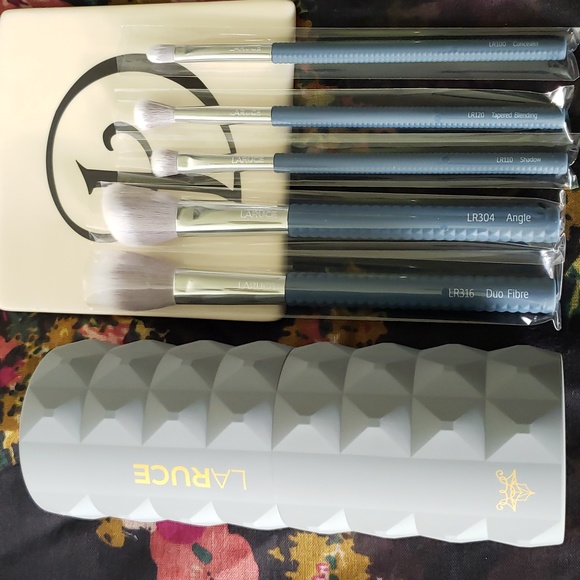 Laruce Makeup Brushes 6 Bundle Travel Case 6 Pieces NWT - Picture 6 of 6
